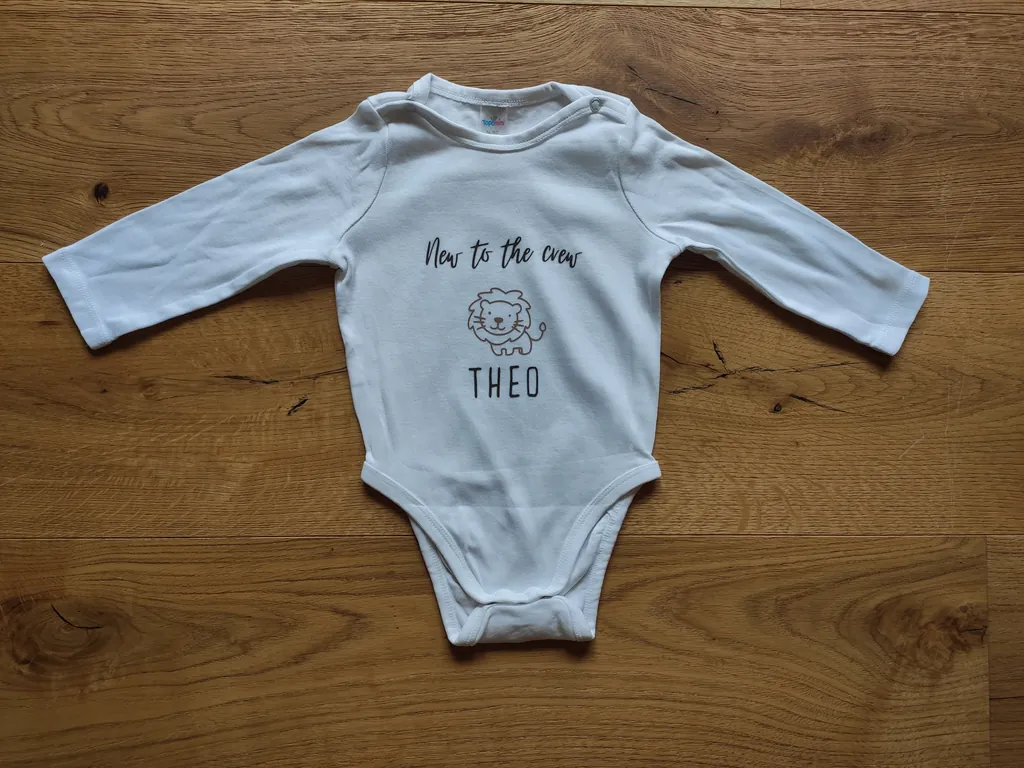 Baby-Body „New to the crew“ – Löwe